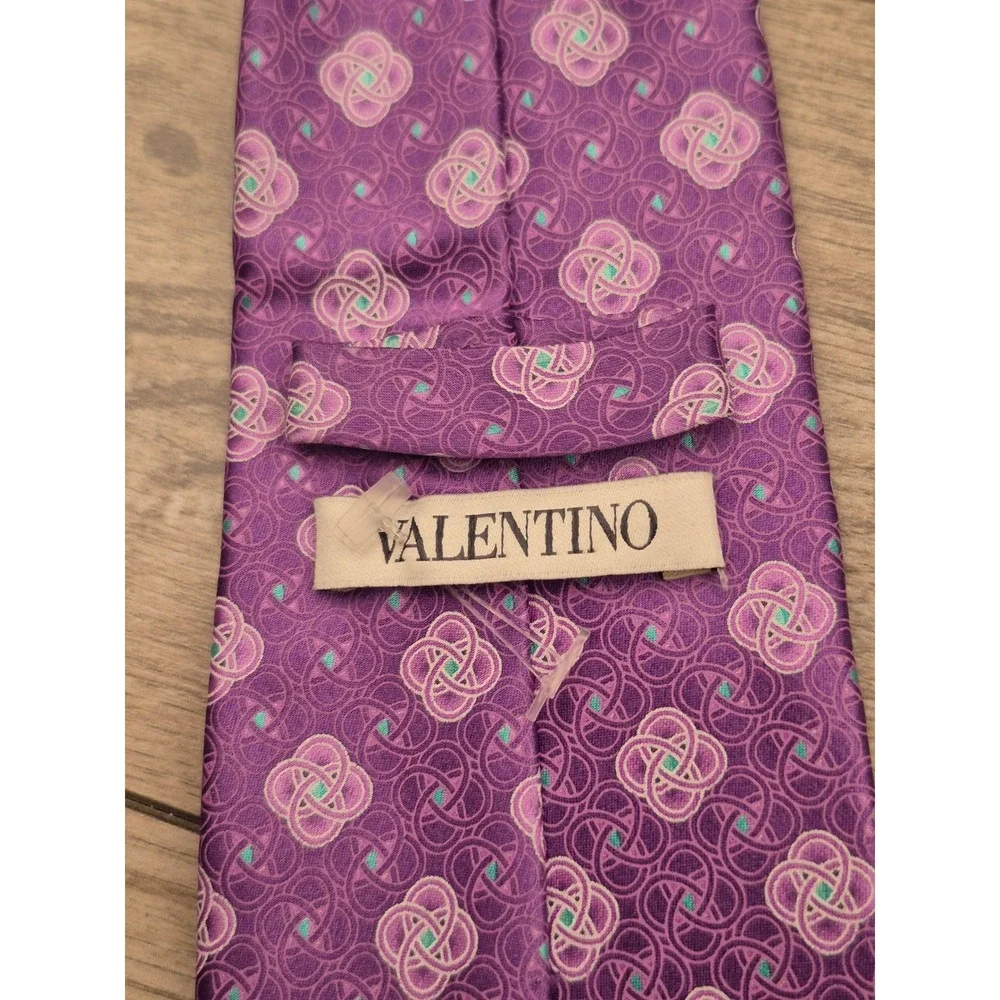 Valentino Recent Italy Mens Silk Necktie Purple Geometric Interlocking Pattern